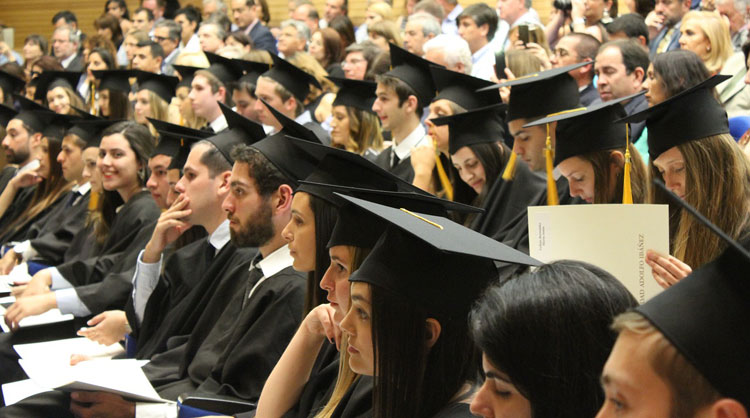 Tips Cari Kerja untuk Fresh Graduate